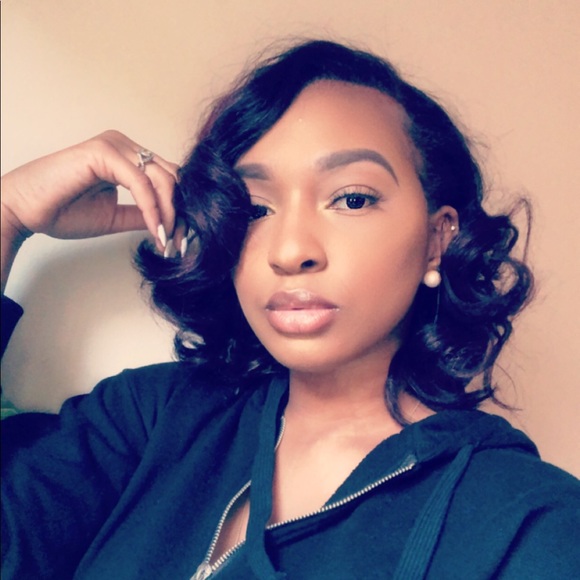 Meet your Posher, Alexis - Picture 1 of 1